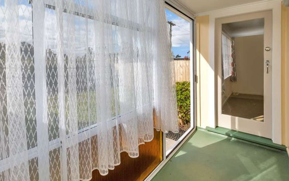 One Bedroom Unit on Kamo Road! 3