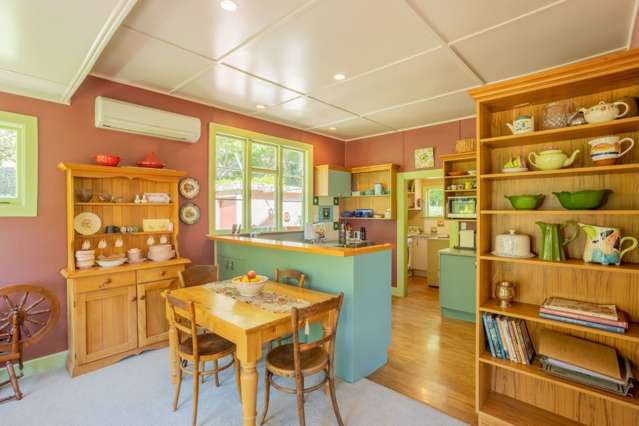 281 Beach Road Akaroa_3