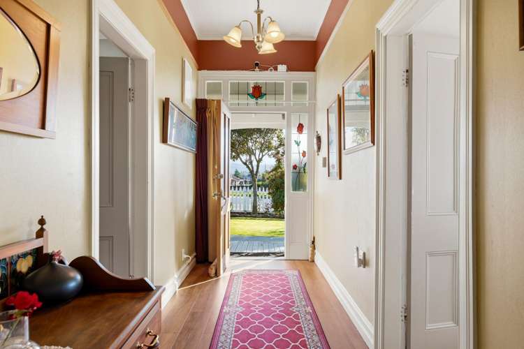 56 Gladstone Road North_4