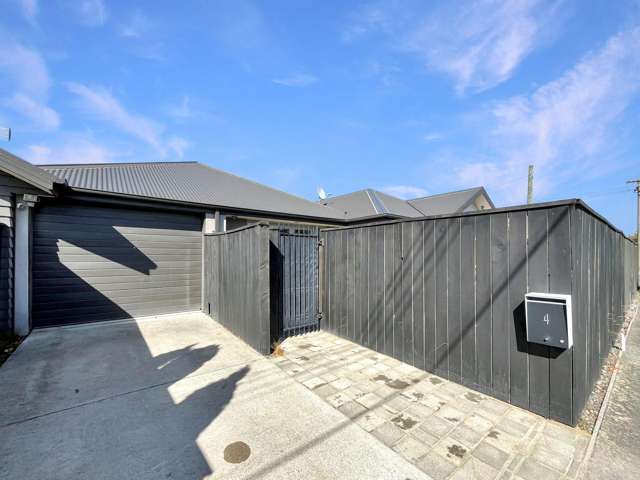 EDGEWARE - TWO BEDROOMS, STUDY, SINGLE GARAGE