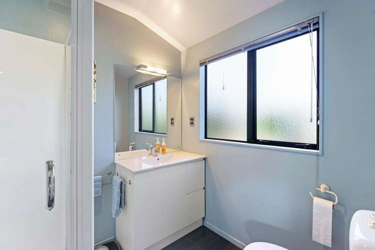 148 Field Way Waikanae Beach_17