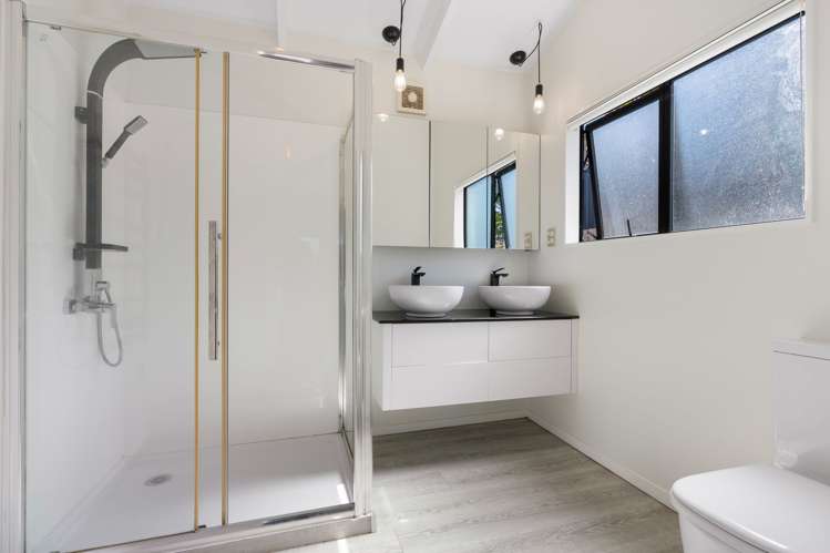 113 Vipond Road Stanmore Bay_13