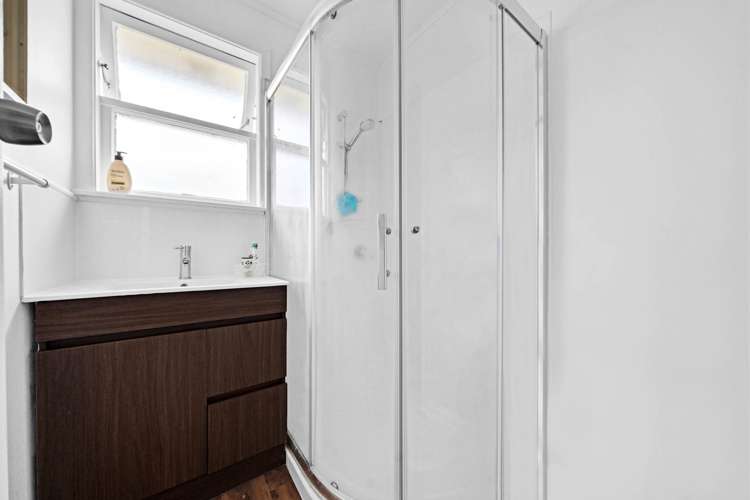 64 Fisher Crescent Otara_13