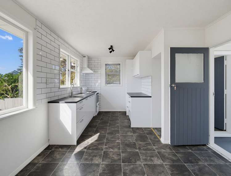 18 Wyatt Cres Onekawa_4