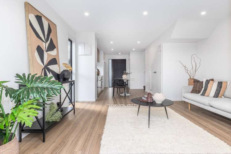 9/624A Queen Street East Levin_8