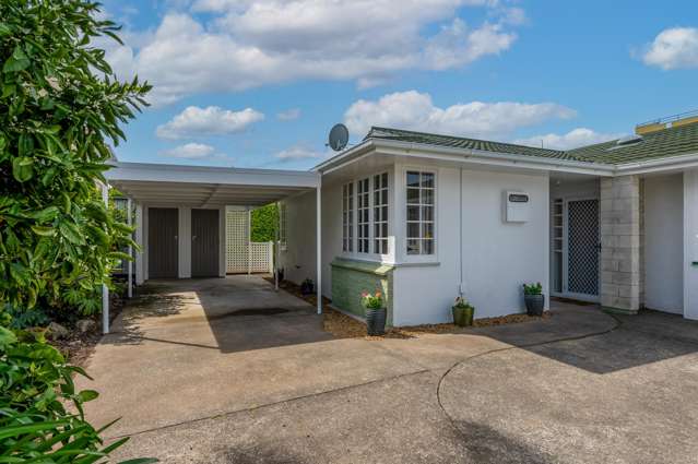 Westshore Beach haven - fresh and stylish