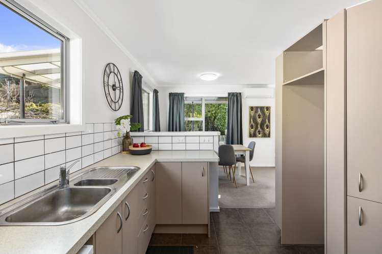 31 Riddlers Crescent Petone_5