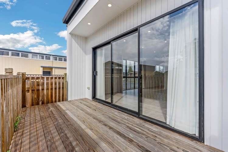 63 Flanshaw Road Te Atatu South_7