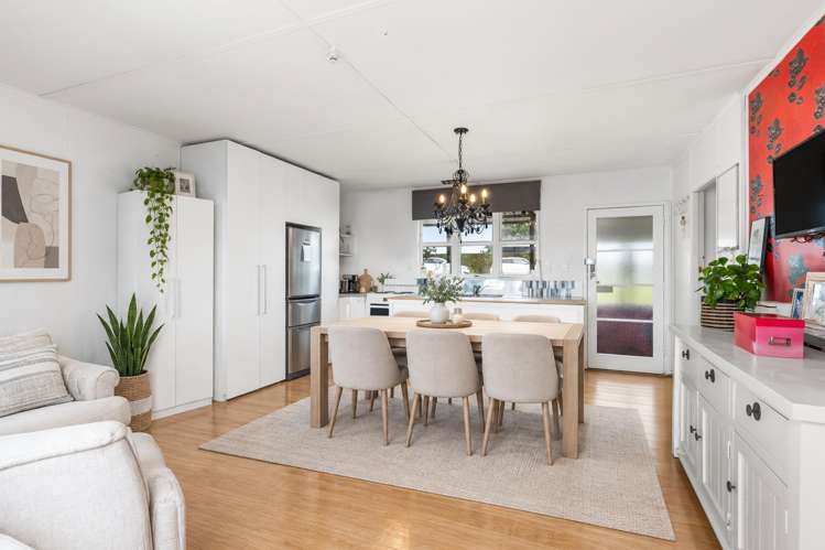 1390 Whangaparaoa Road Army Bay_1