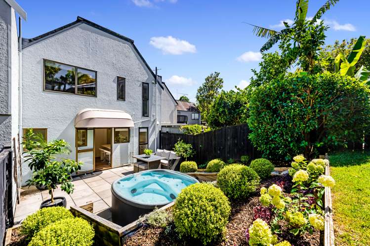 12 Wimbledon Way_0