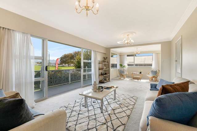 Bright, Spacious Family Living!