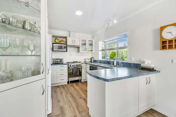 12 Stonebridge Park Drive Holdens Bay_8