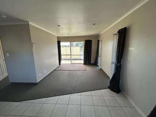 a/36 Loop Road 2810_3