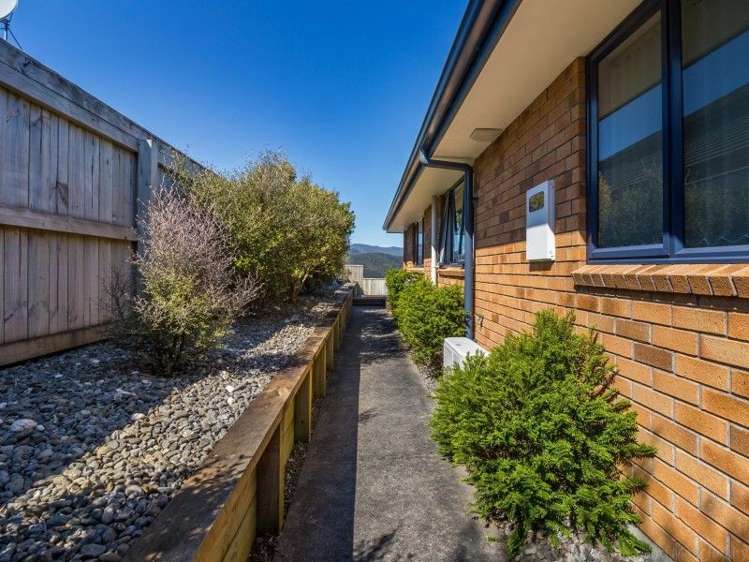 18 Garrett Place Riverstone Terraces_32