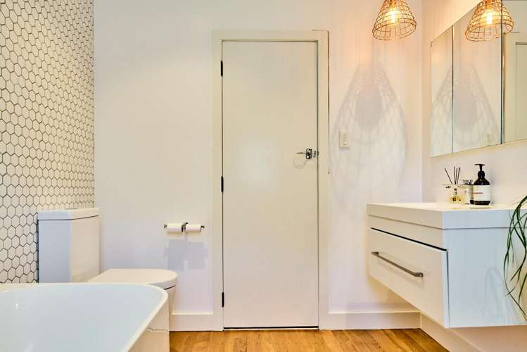 8 Beazley Avenue Paparangi_11