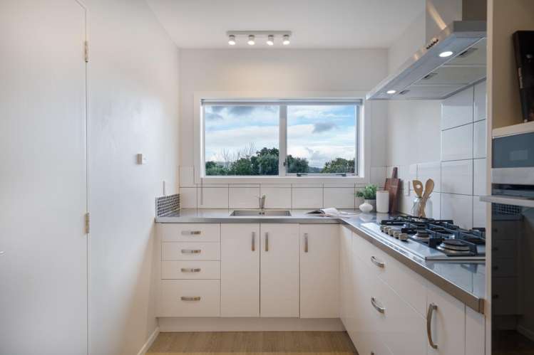 8a Alister Way Churton Park_15