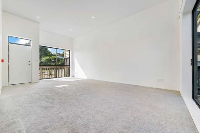 4/2 Swan Hill Drive Glen Eden_4