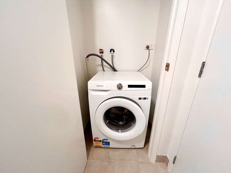 207/10 Flower Street Eden Terrace_7