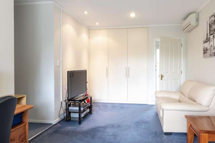4 Austen Place 11373_13