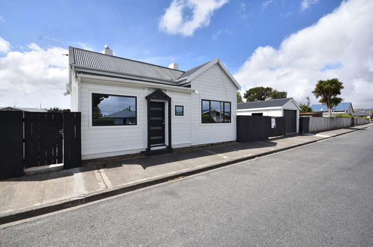 A roomy three-bedroom cottage on Lawrence Waitahuna Highway, in Lawrence, Clutha, sold this month for $390,000. Photo / Supplied