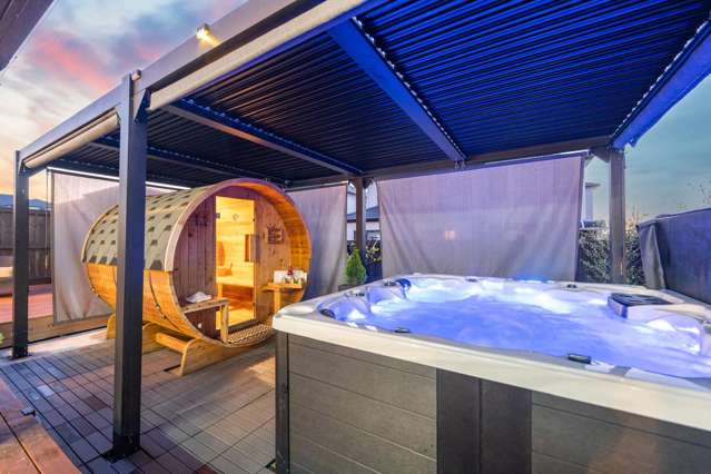 FREE SPA AND SAUNA?