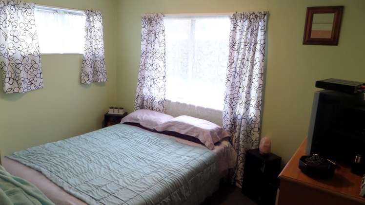 3 Skipage Grove Featherston_6