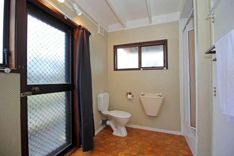 2/20 Lomond Street Takapuna_12