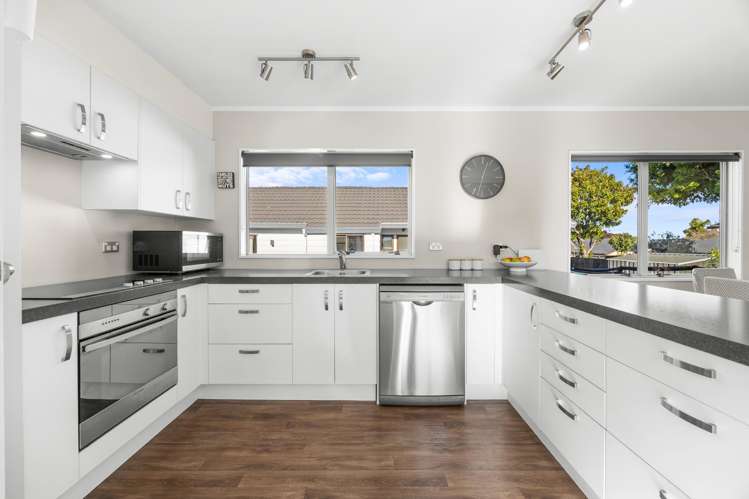 1/144 Bradbury Road Botany Downs_2