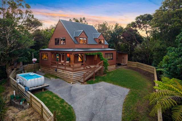 Your Own Elevated Laingholm Escape