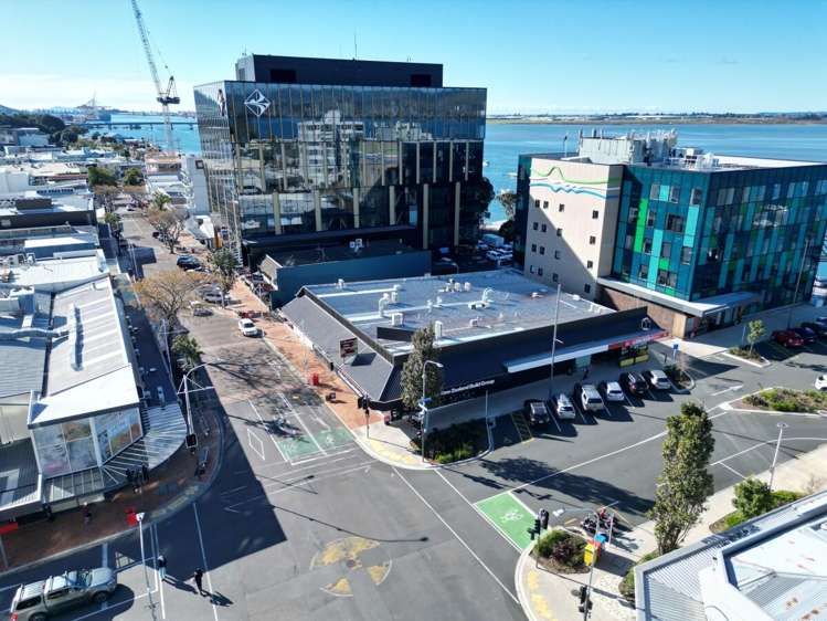 Shop 4, 110 Devonport Road City Centre_7