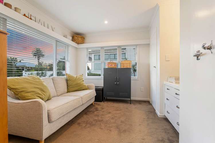 56 Lake Road Narrow Neck_11