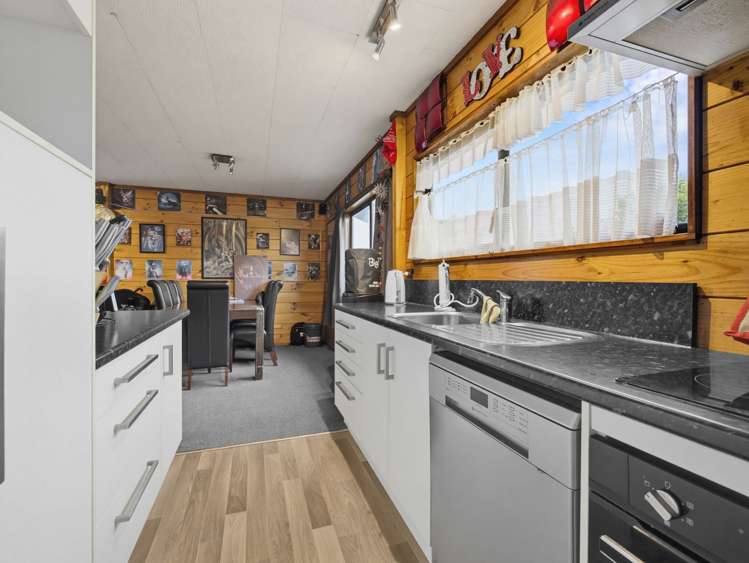 15B Ngahu Street Fairy Springs_4