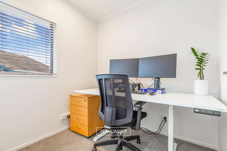 2/190 Norman Lesser Drive Saint Johns_11