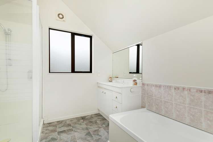 1 Colin Grove Hutt Central_15