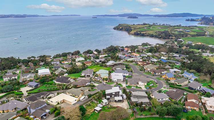 93 Athol Place Algies Bay_25