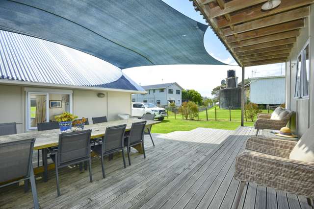 140 Newcastle Street Mahia_3