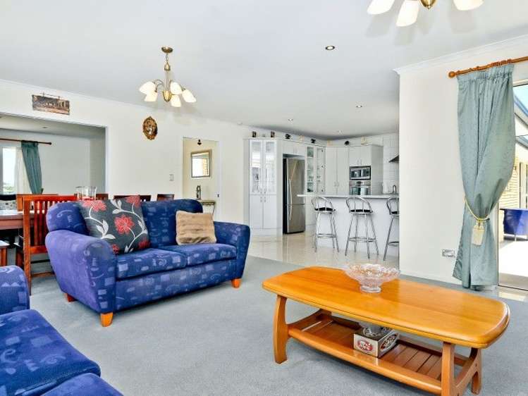 96 Farnborough Drive Grandview Heights_24