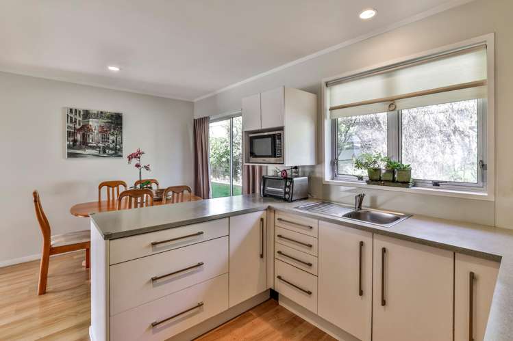 2/5 Vivian Wilson Drive Eastern Beach_10