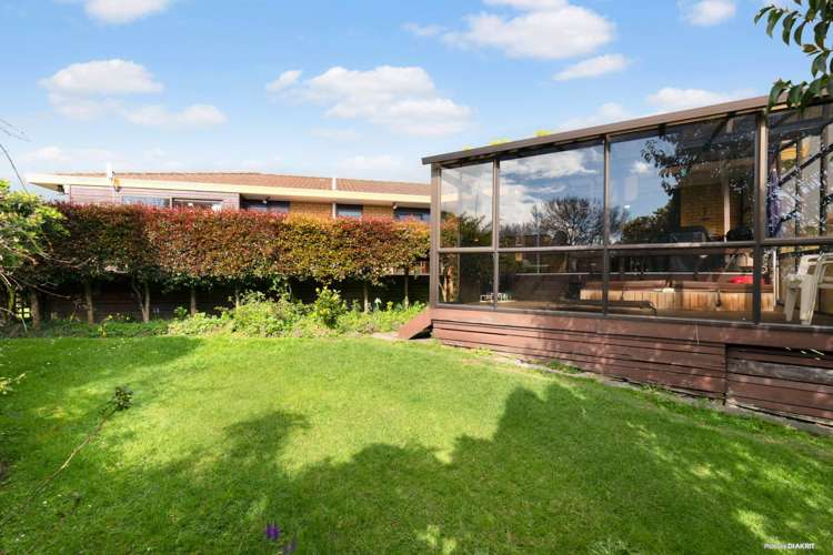 33 Derrimore Heights Clover Park_13