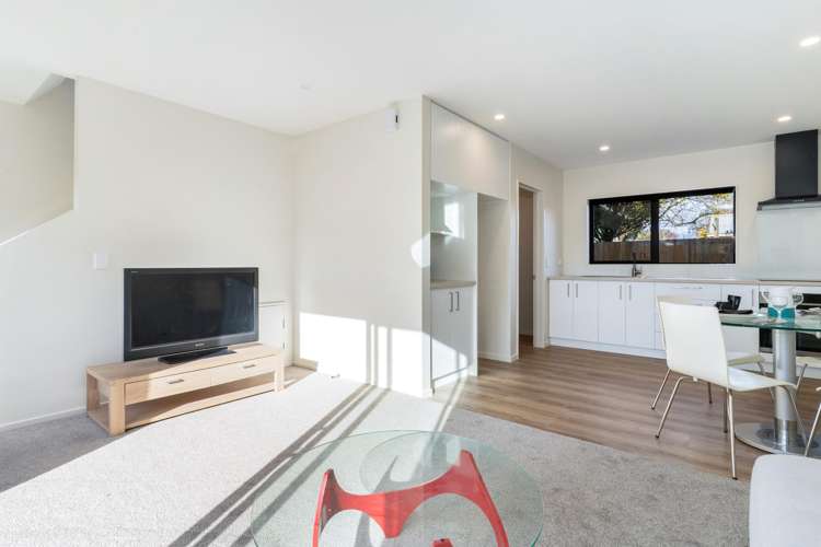 2/11 Hulbert Street_4