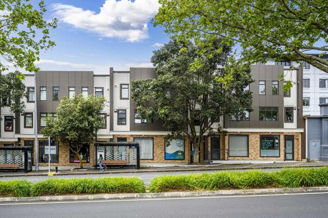 Vendor relocating. Inviting all offers!