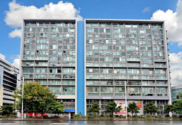 Big studio with Carpark in CBD
