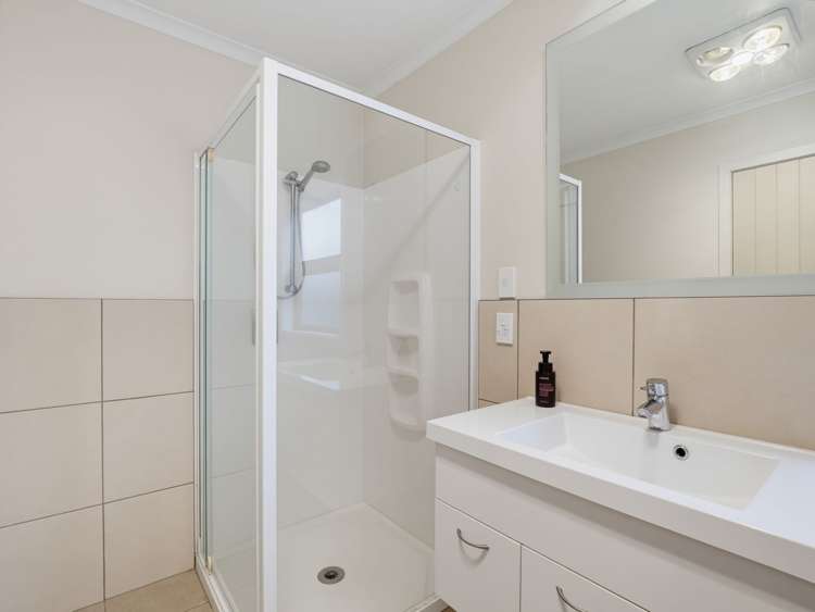 9 Majestic Way Kelvin Grove_32