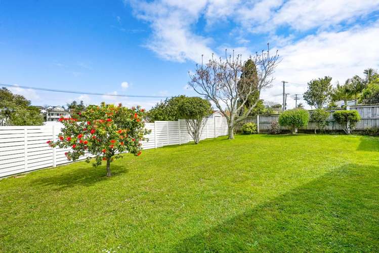 6 Luplau Crescent Cockle Bay_24