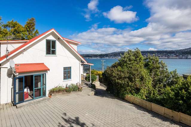 Relaxed Living Above the Harbour