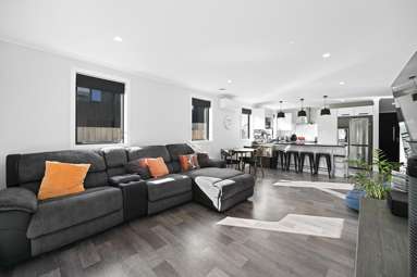 2/63 Cabourne Drive_1