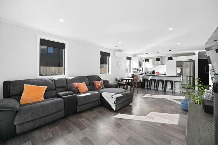 2/63 Cabourne Drive Glenview_1
