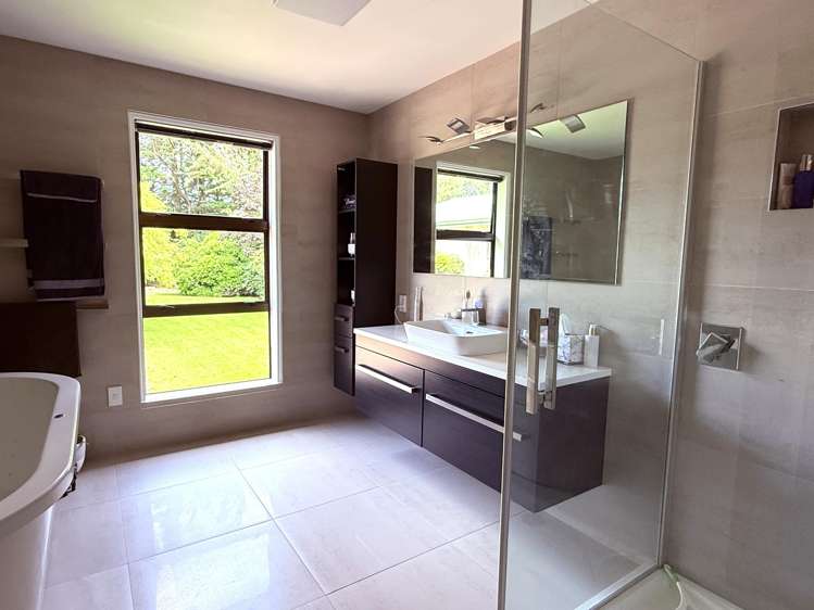 867 Hundred Line Road East South Hillend_28