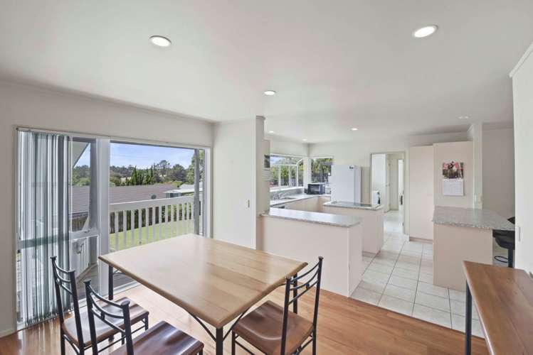 16 Alec Craig Way Gulf Harbour_9