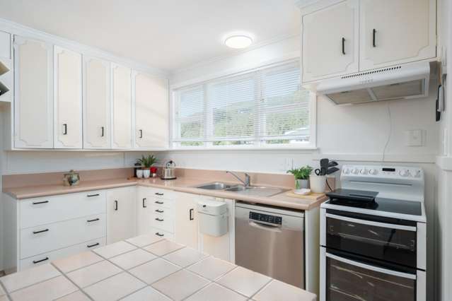 82 Larsen Crescent Tawa_3